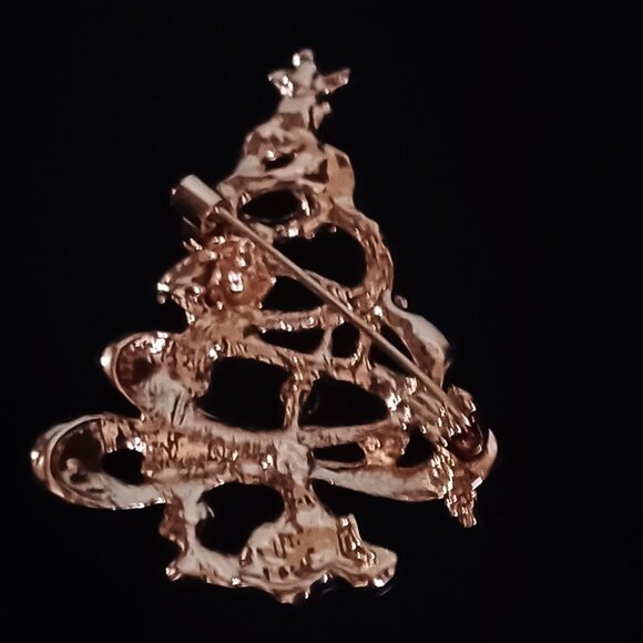 Perfect  Christmas Tree Brooch - Picture 2 of 4